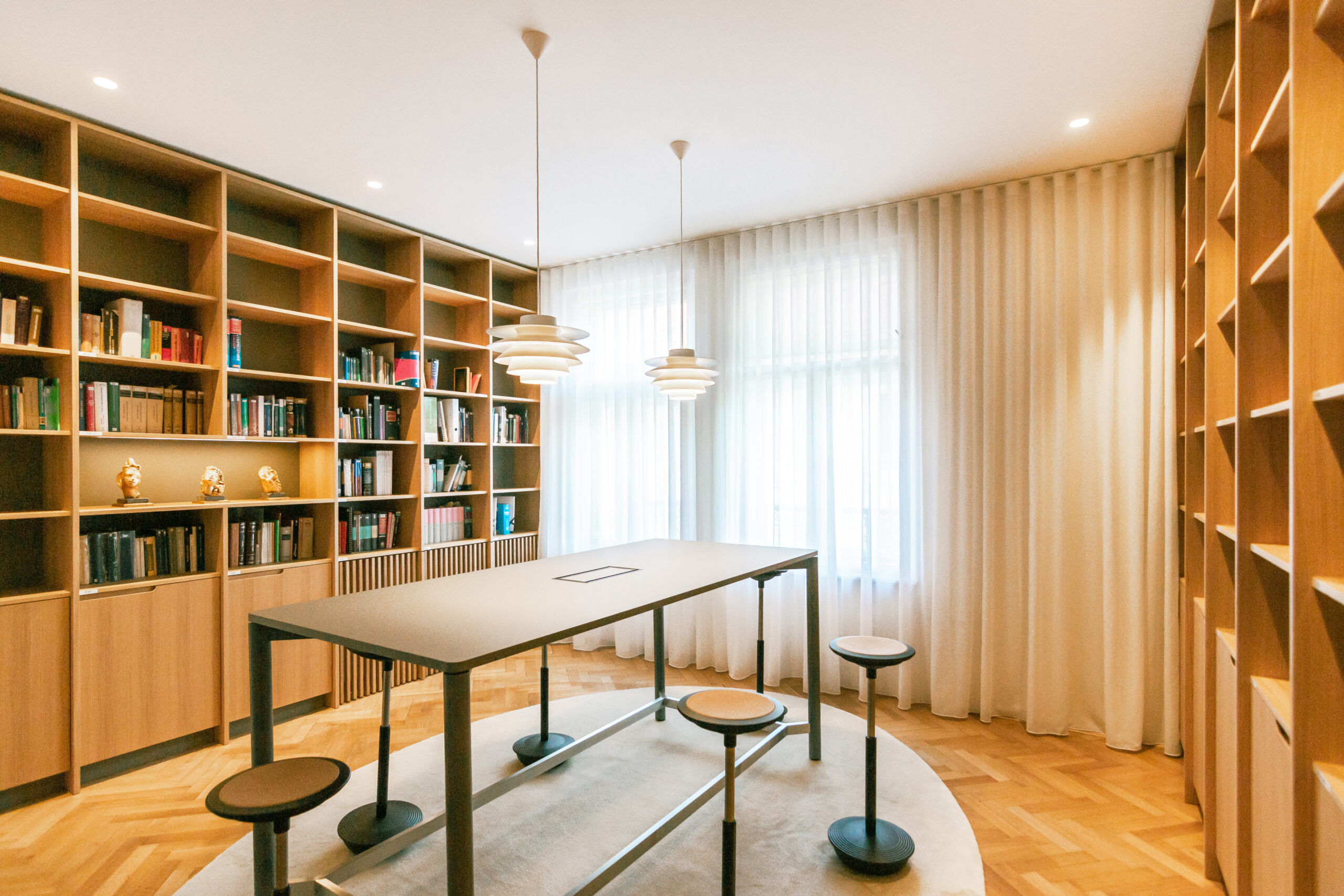 knjižnica pisarn Jadek Pensa